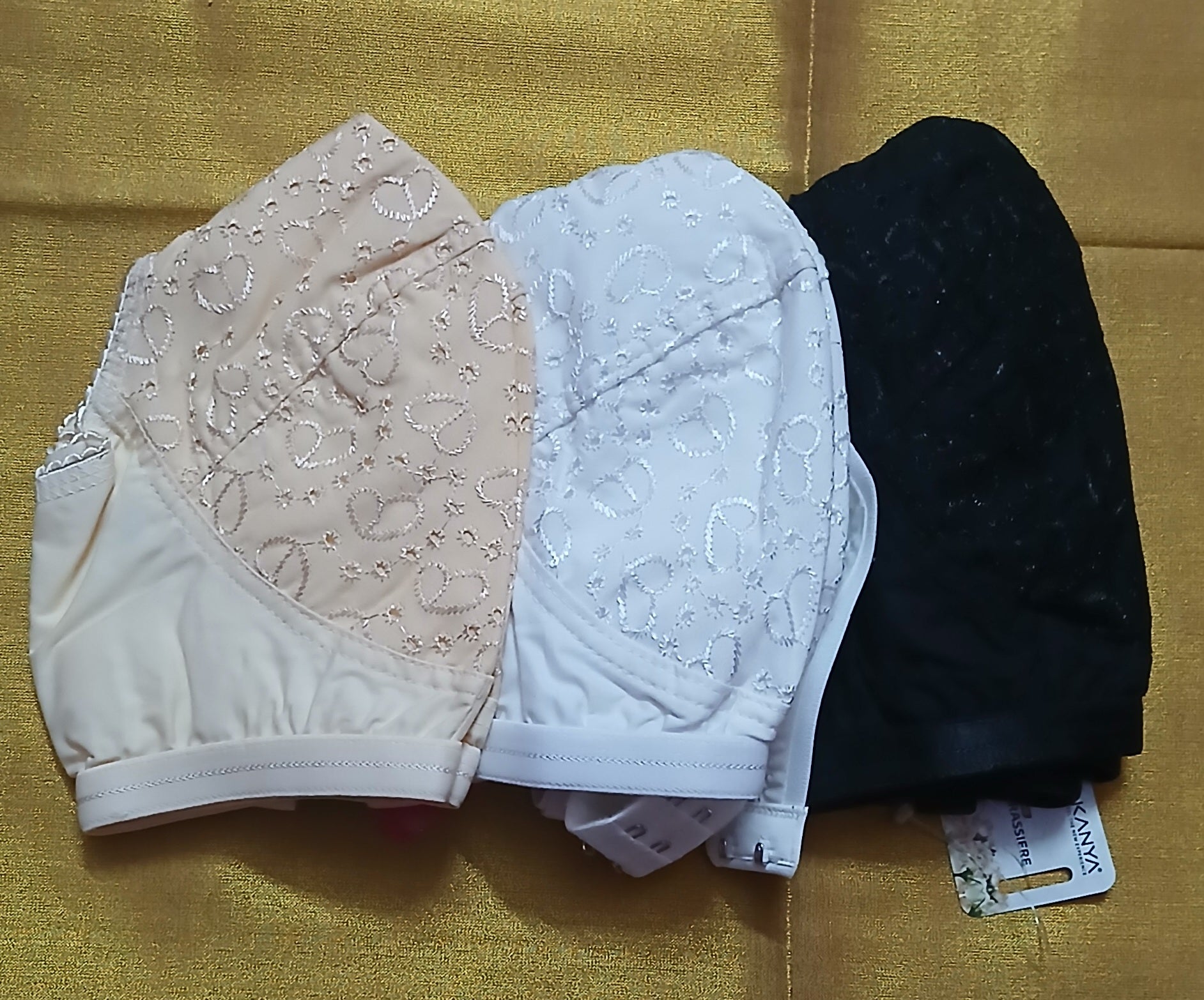 BRASSIERES 40 ( Hakoba )