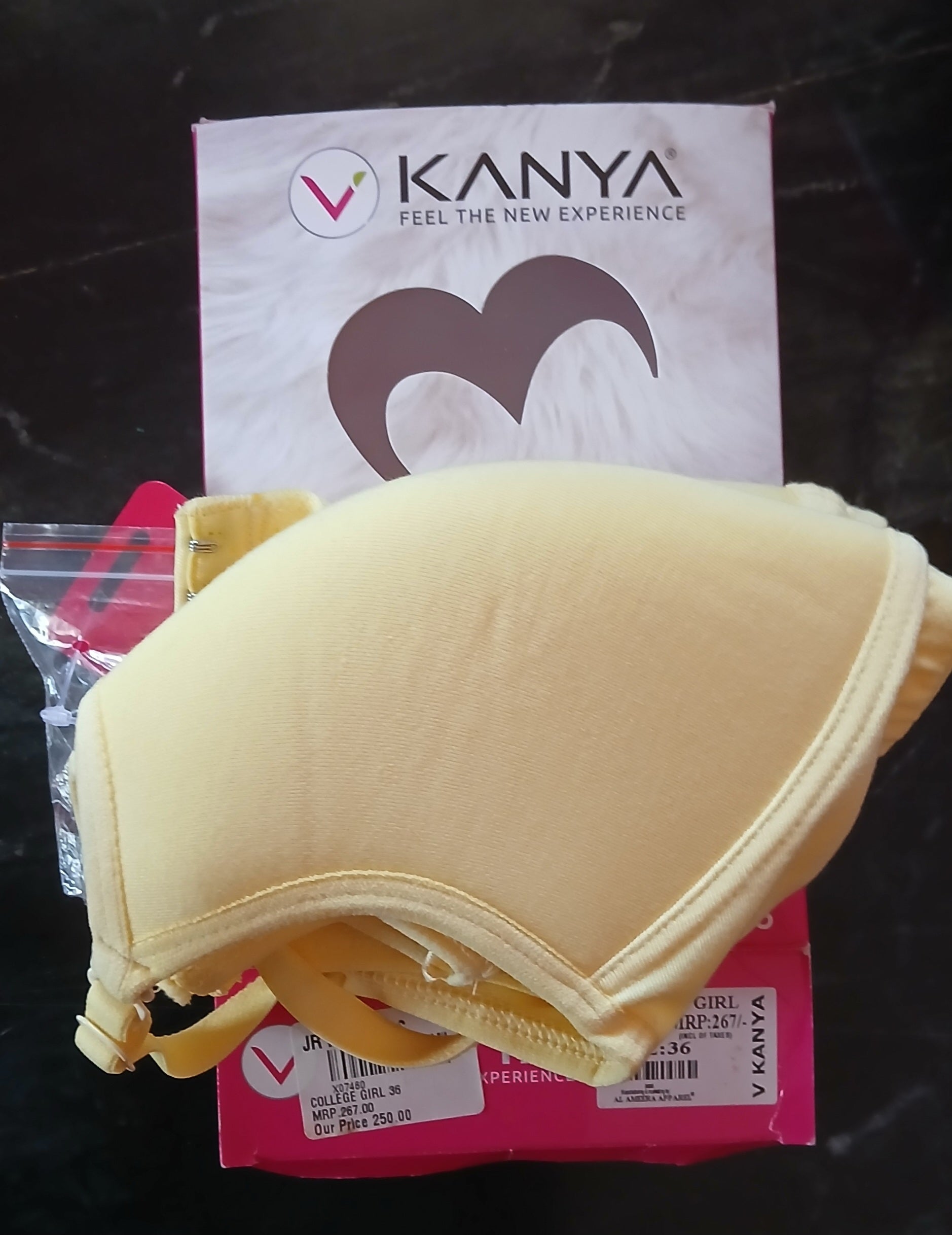 BRASSIERES ( Padded color )